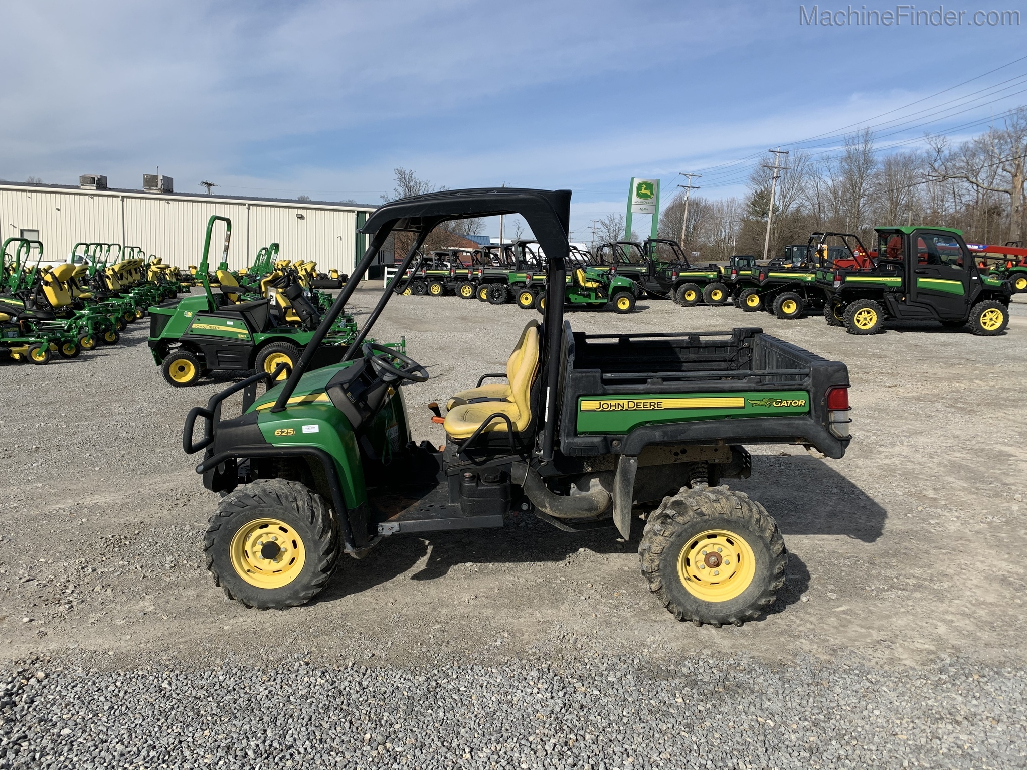 2012 John Deere XUV 625I GREEN Image 1