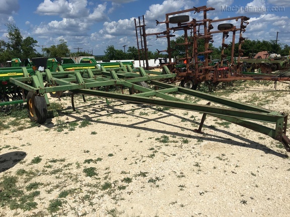 John Deere 1600 Image 2