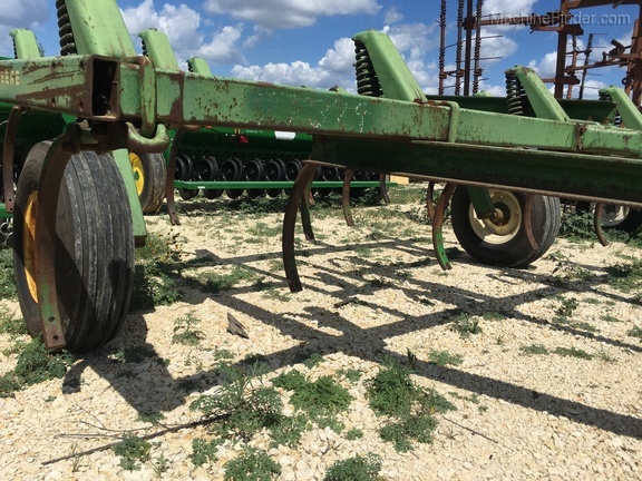 John Deere 1600 Image 3