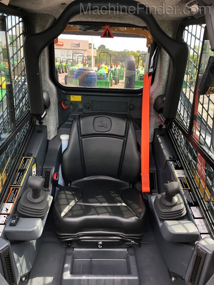 2020 John Deere 325G Image 4