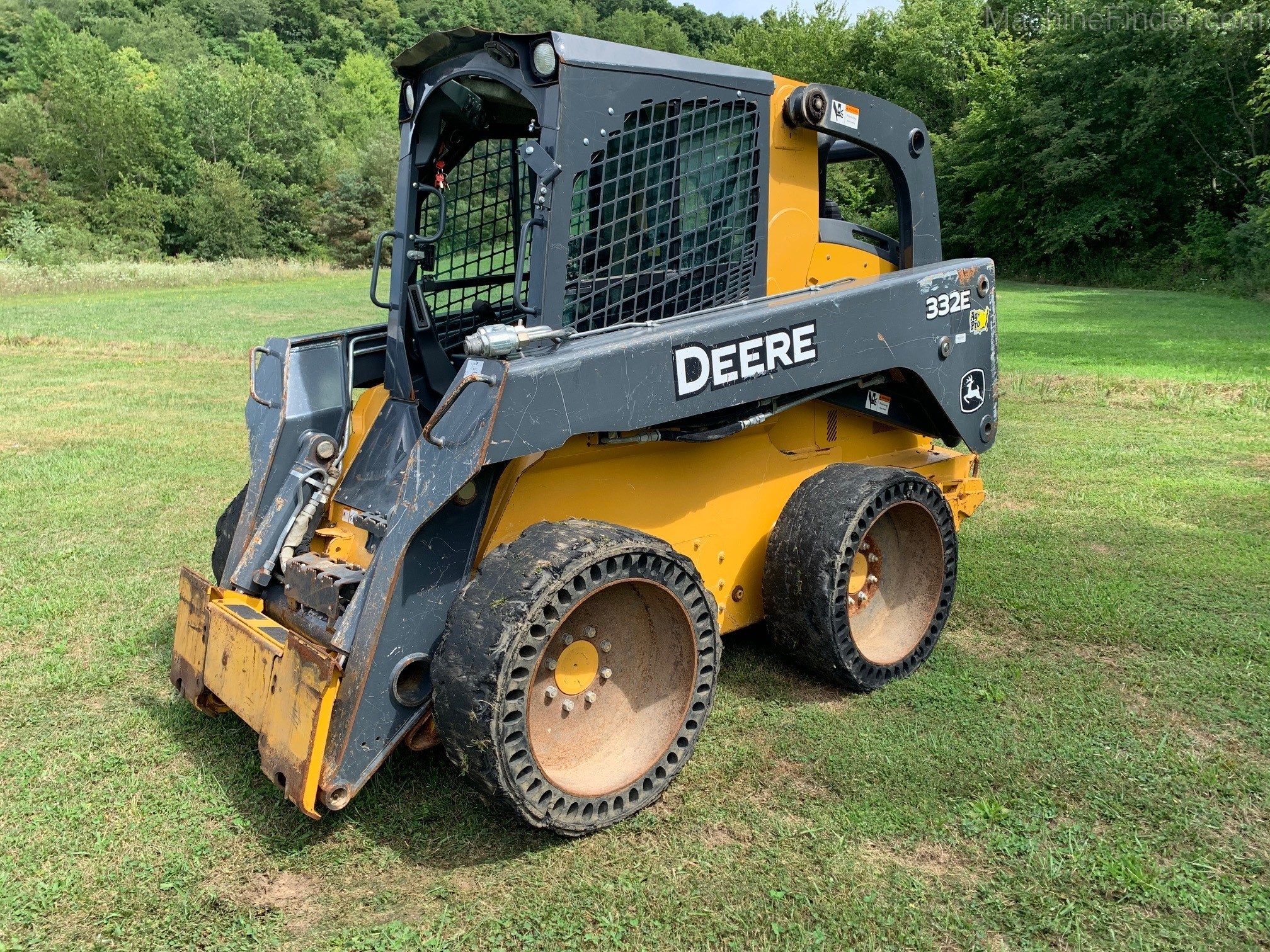 2015 John Deere 332E Image 1