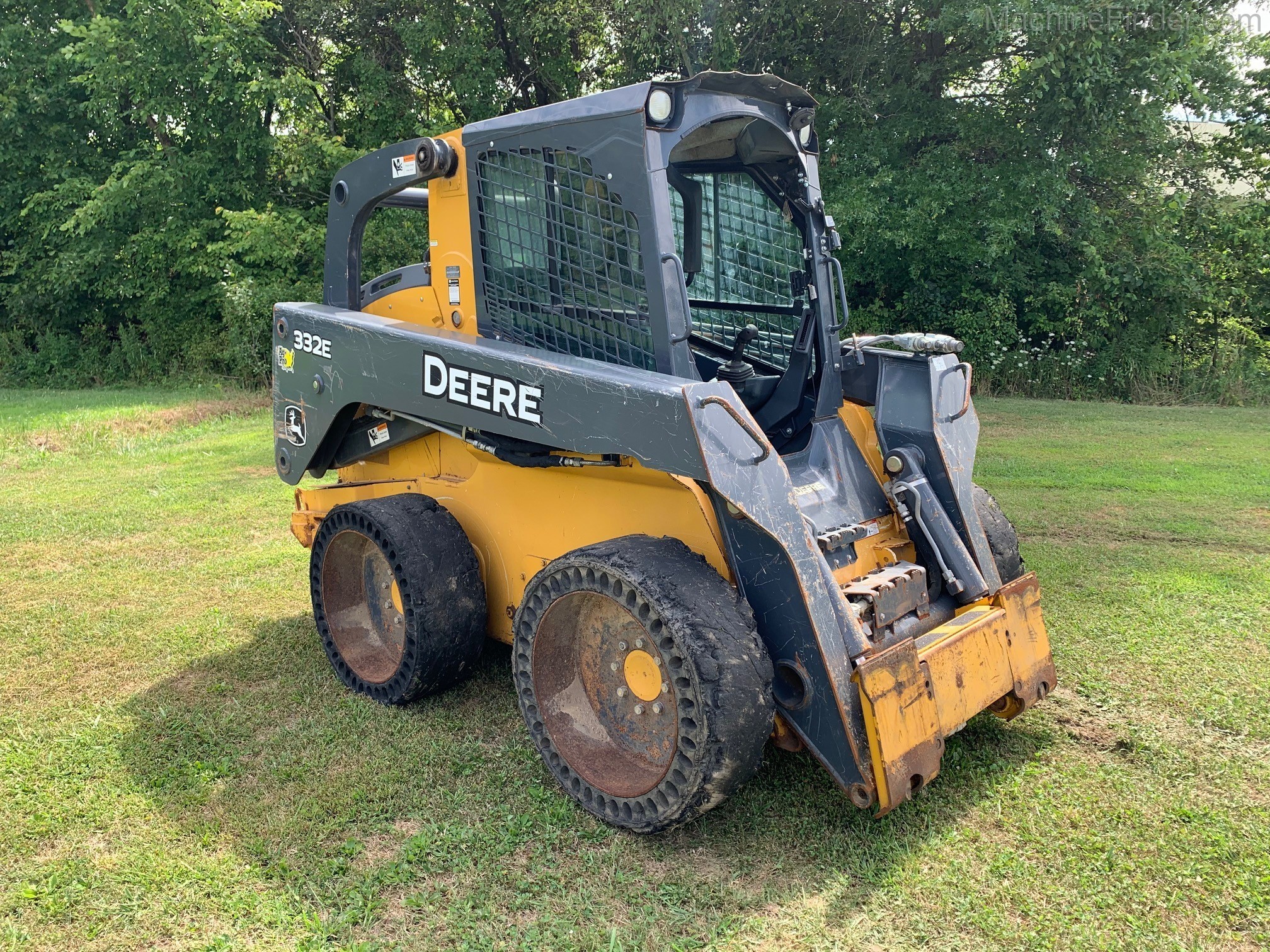 2015 John Deere 332E Image 6