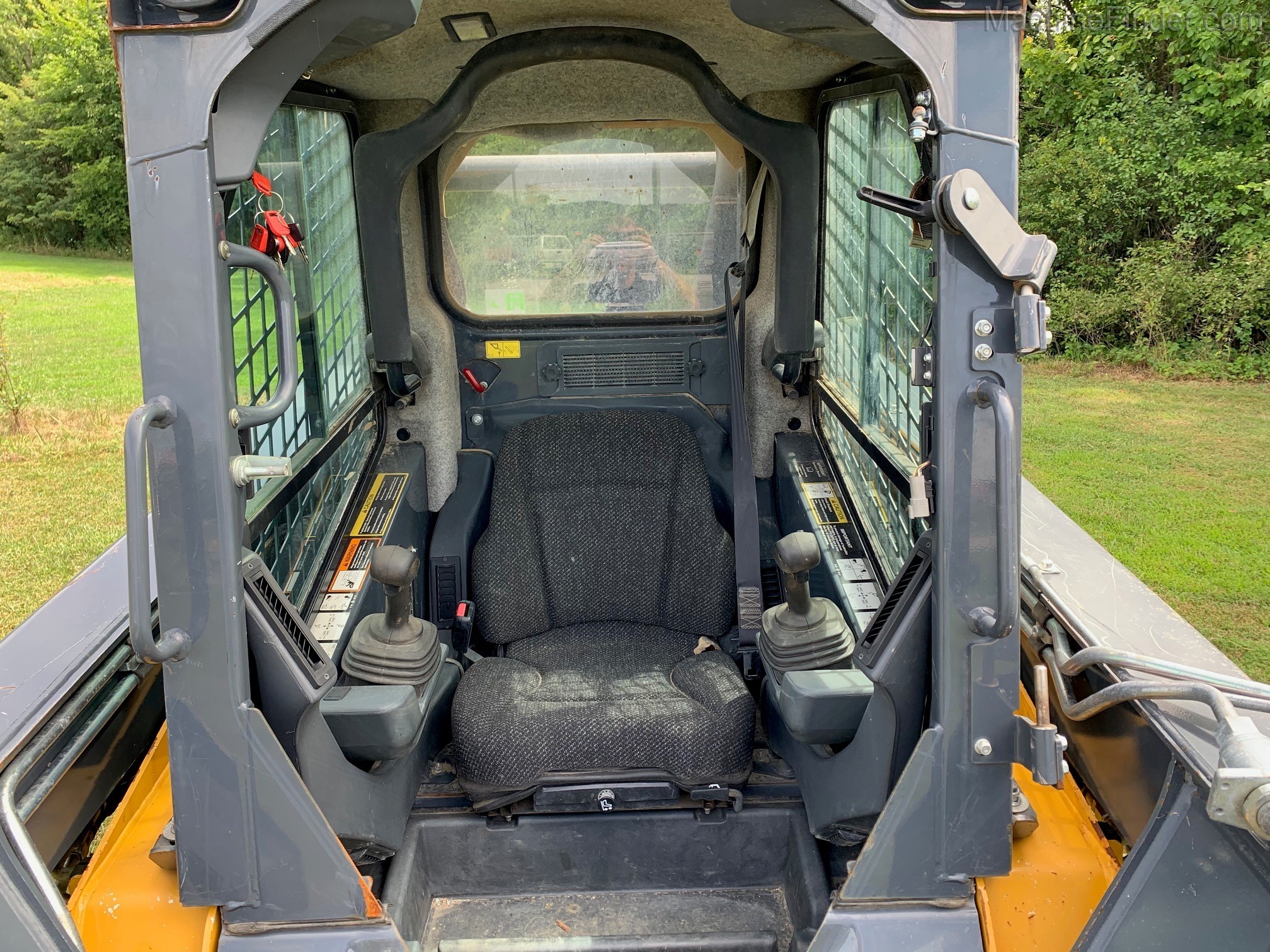2015 John Deere 332E Image 8