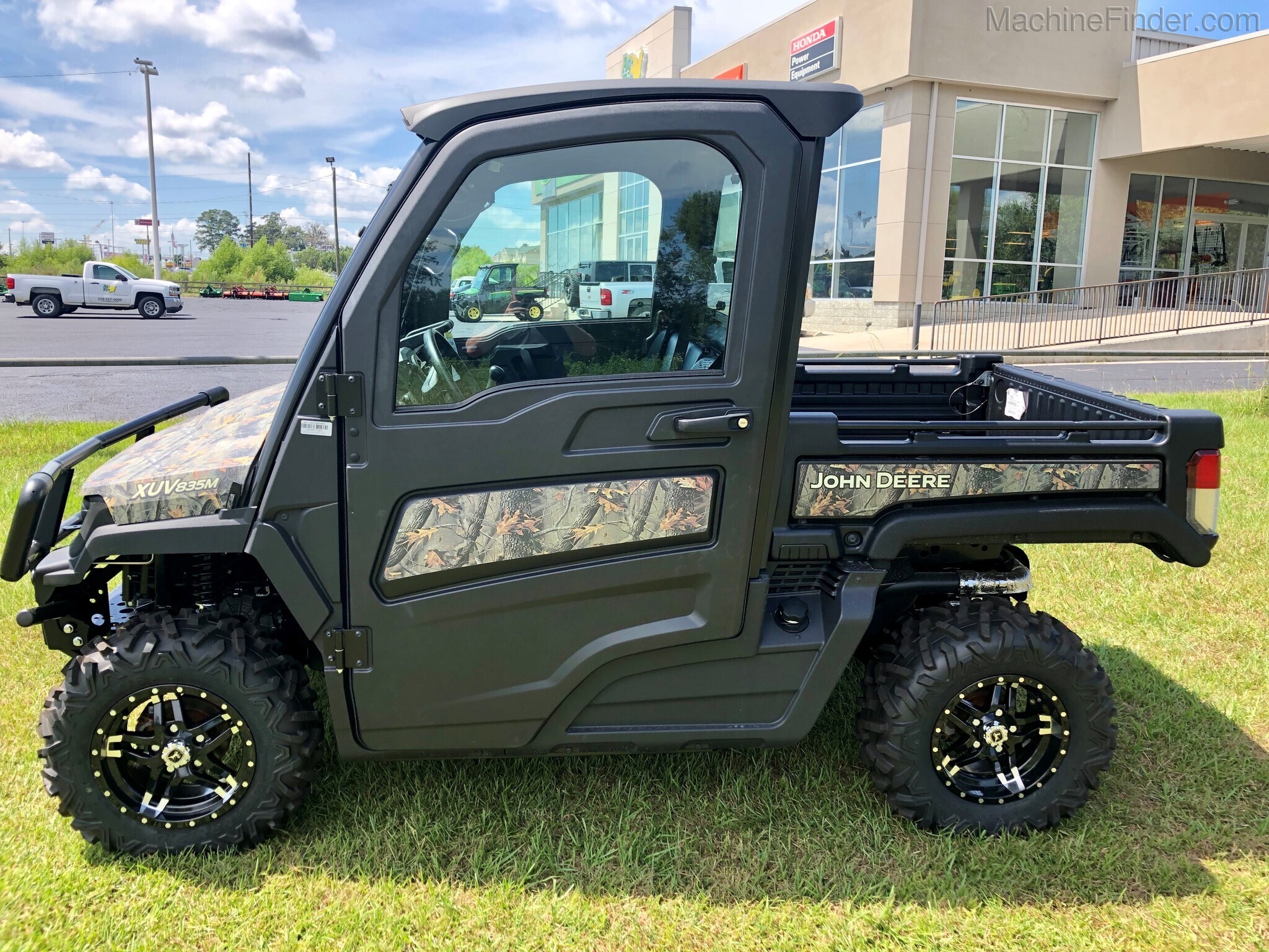 2020 John Deere UXV835M Image 8