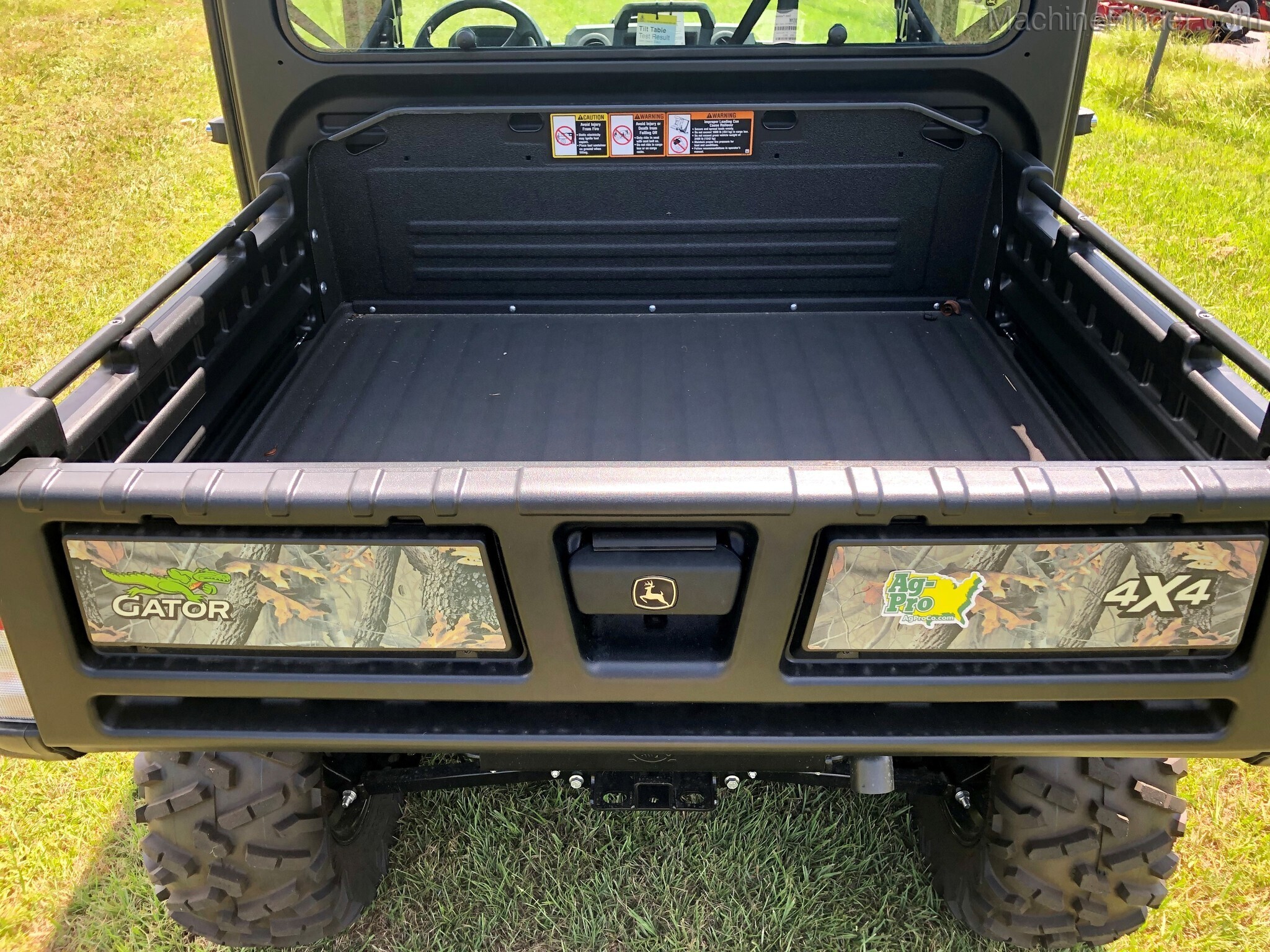 2020 John Deere UXV835M Image 12