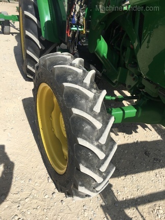 2018 John Deere 5055E Image 3