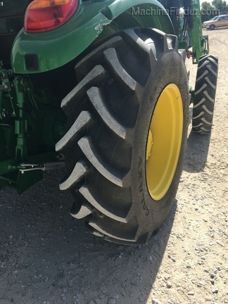 2018 John Deere 5055E Image 4