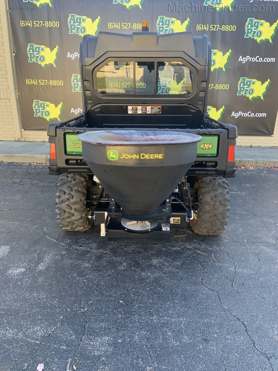 2019 John Deere 825E Image 4