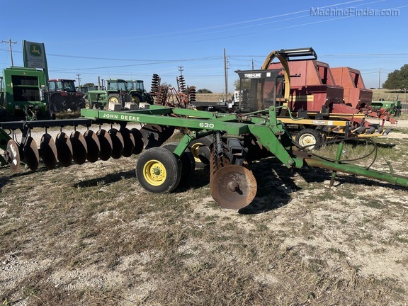 John Deere 630 Image 2