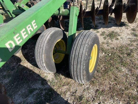 John Deere 630 Image 4