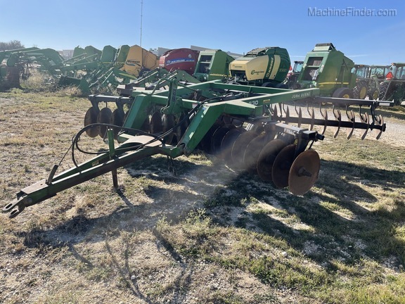 John Deere 630 Image 1