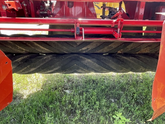 2009 New Holland H7450 Image 6