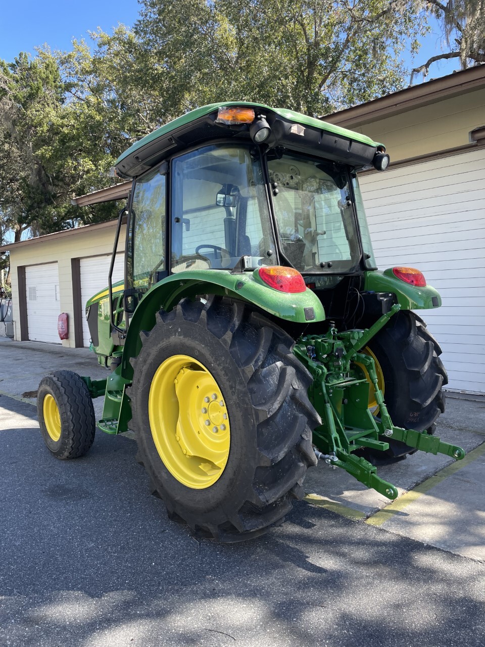 2023 John Deere 5075E Image 4