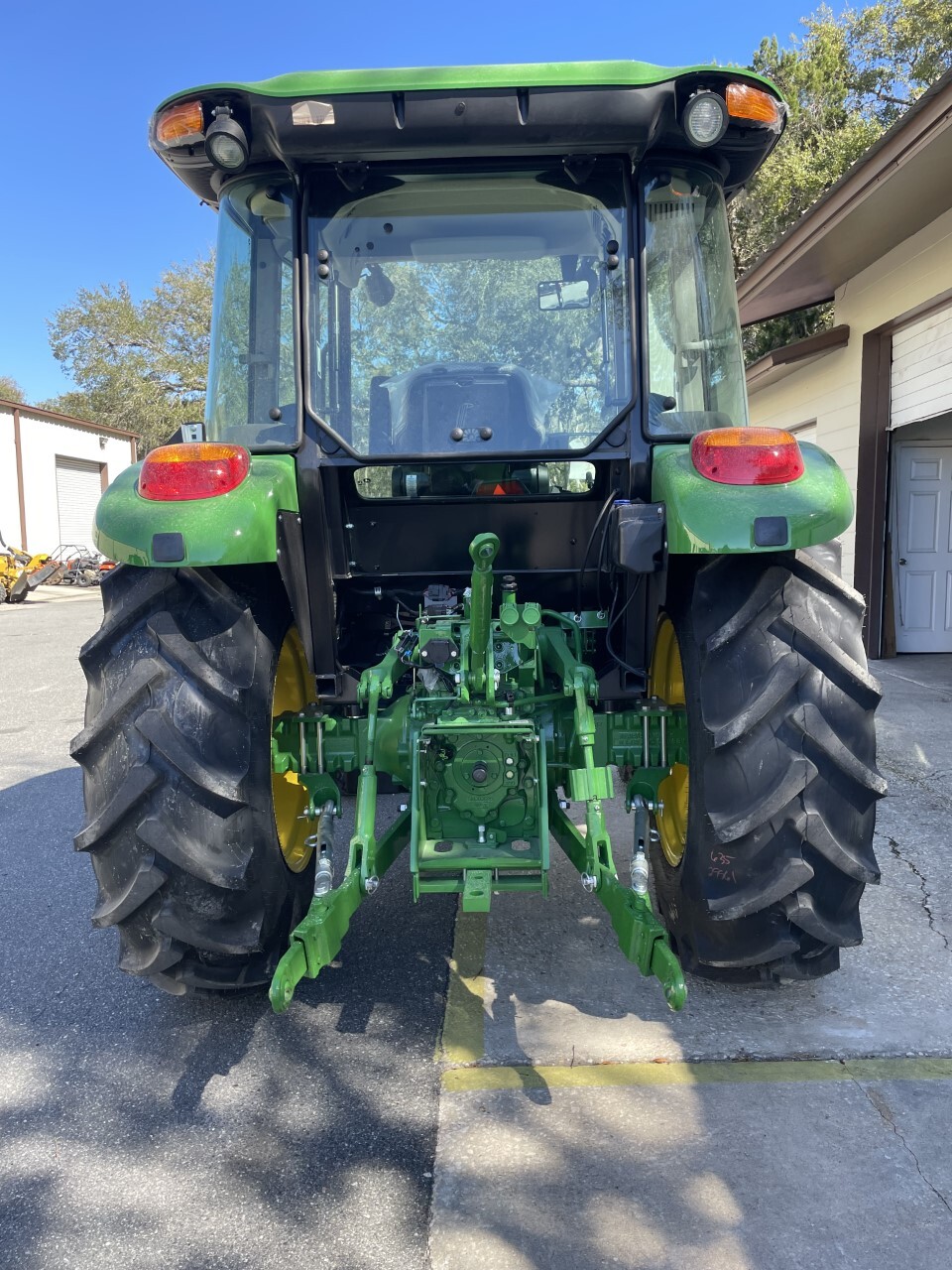 2023 John Deere 5075E Image 3