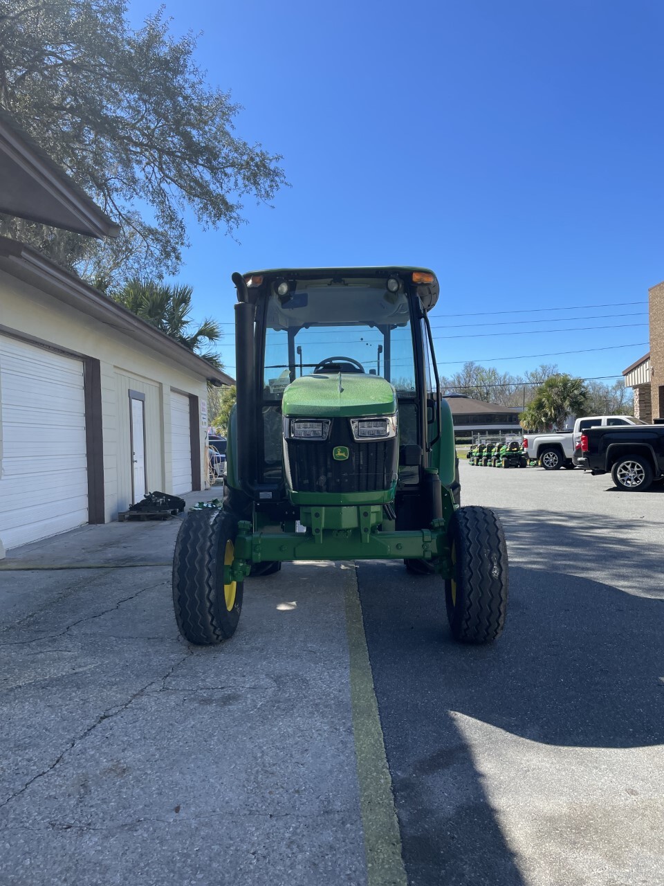 2023 John Deere 5075E Image 6