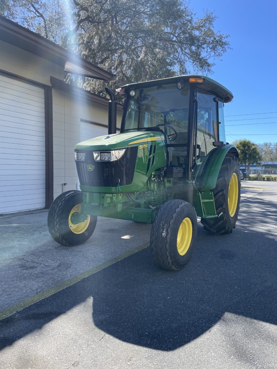 2023 John Deere 5075E Image 5