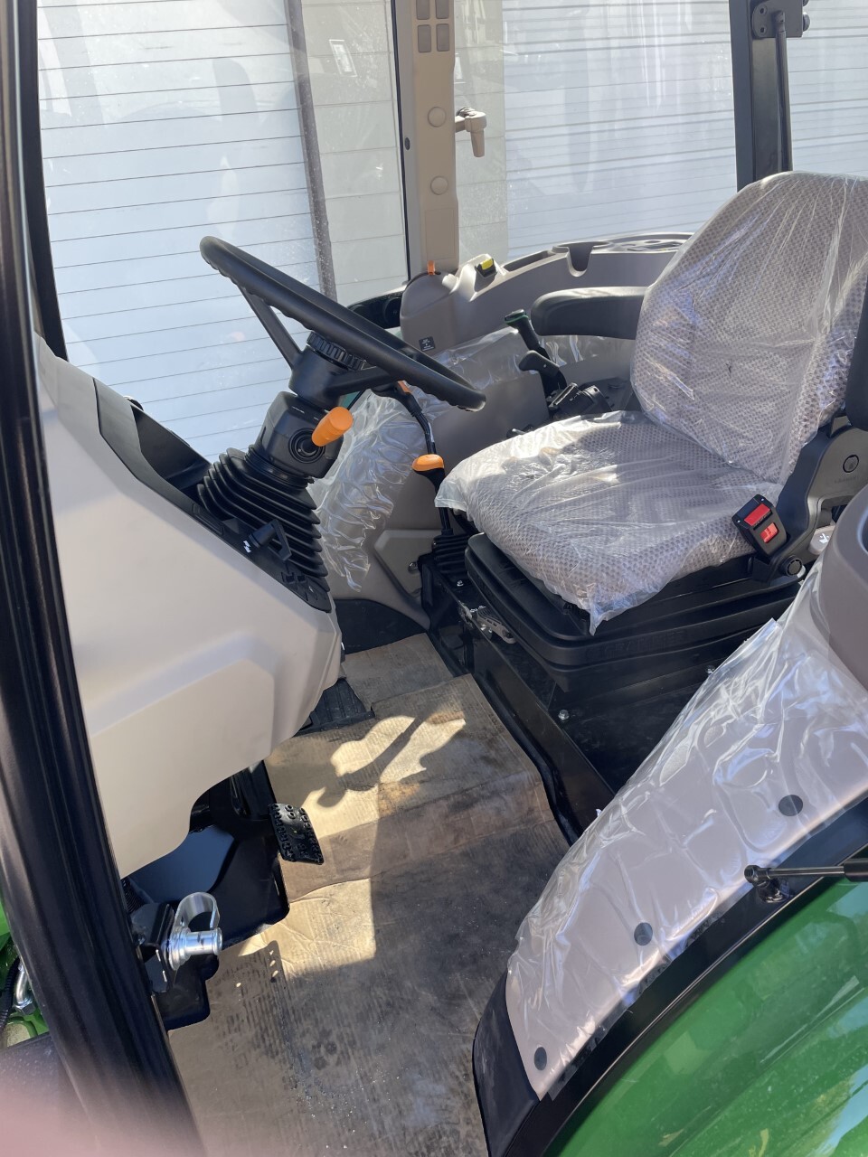 2023 John Deere 5075E Image 9