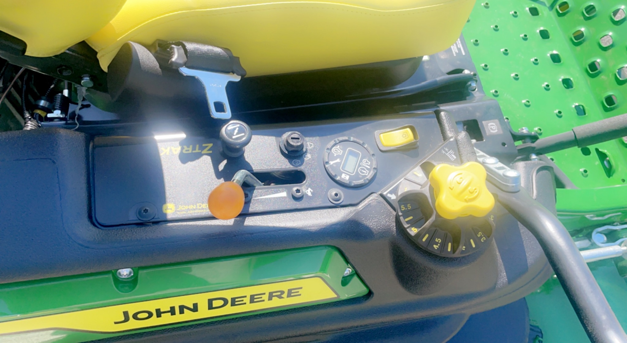 2023 John Deere Z960M Image 5