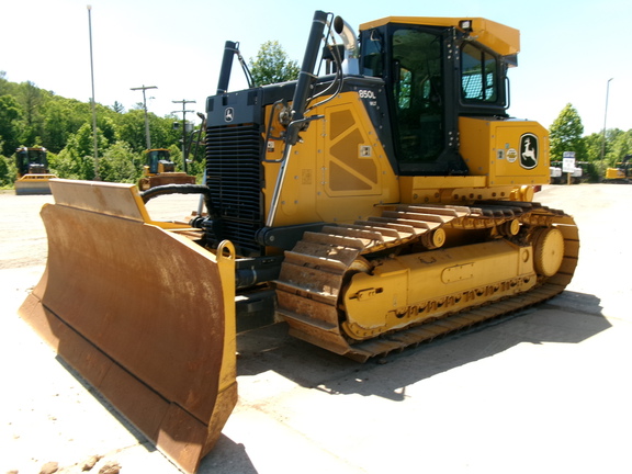 Photo of a 2024 John Deere 850L