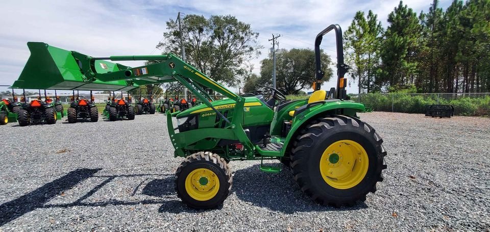 John Deere 4044M Image 1