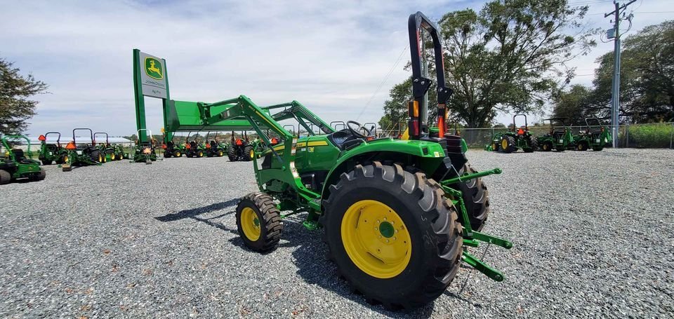 John Deere 4044M Image 3