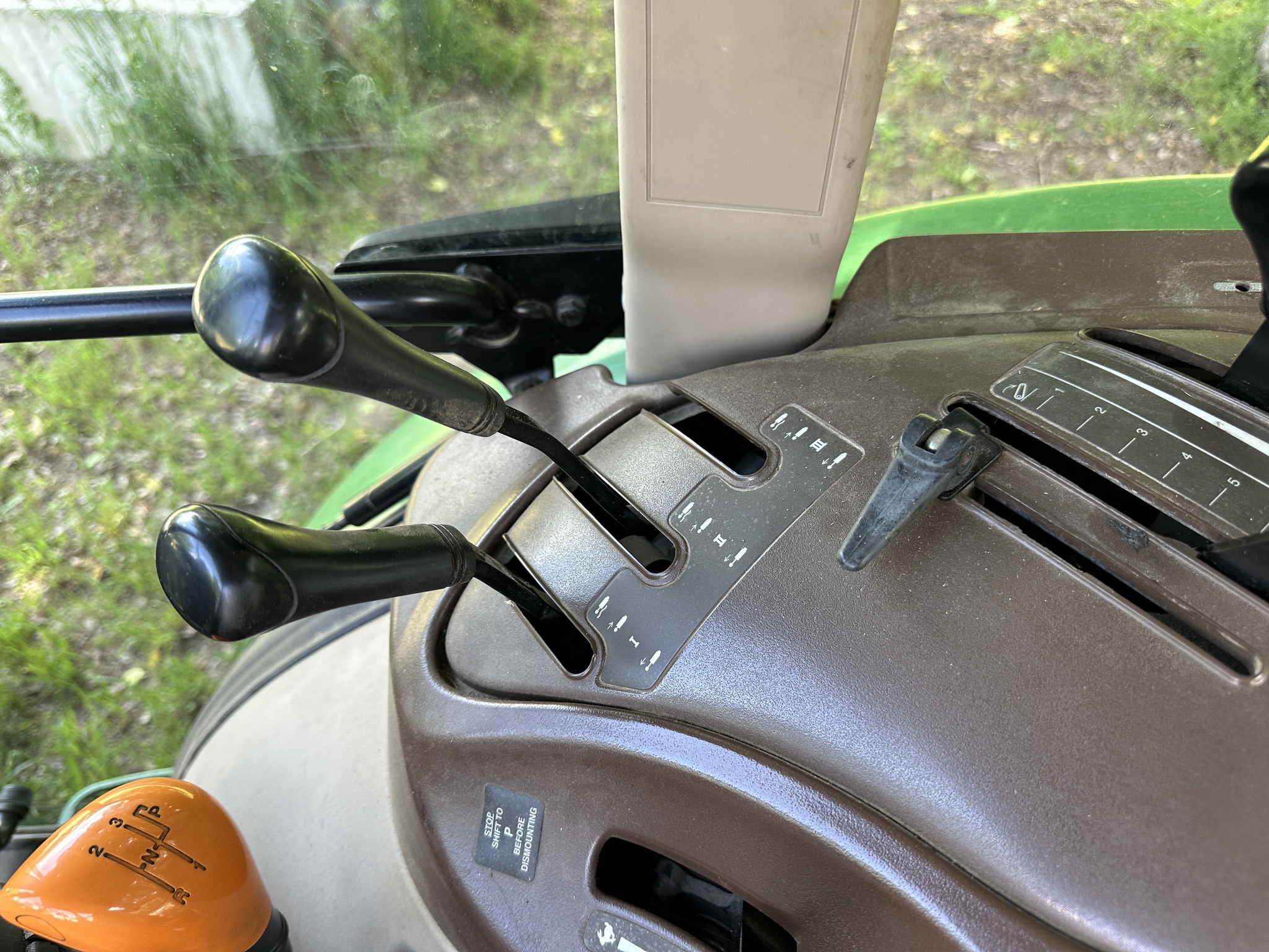 2008 John Deere 5625 Image 8