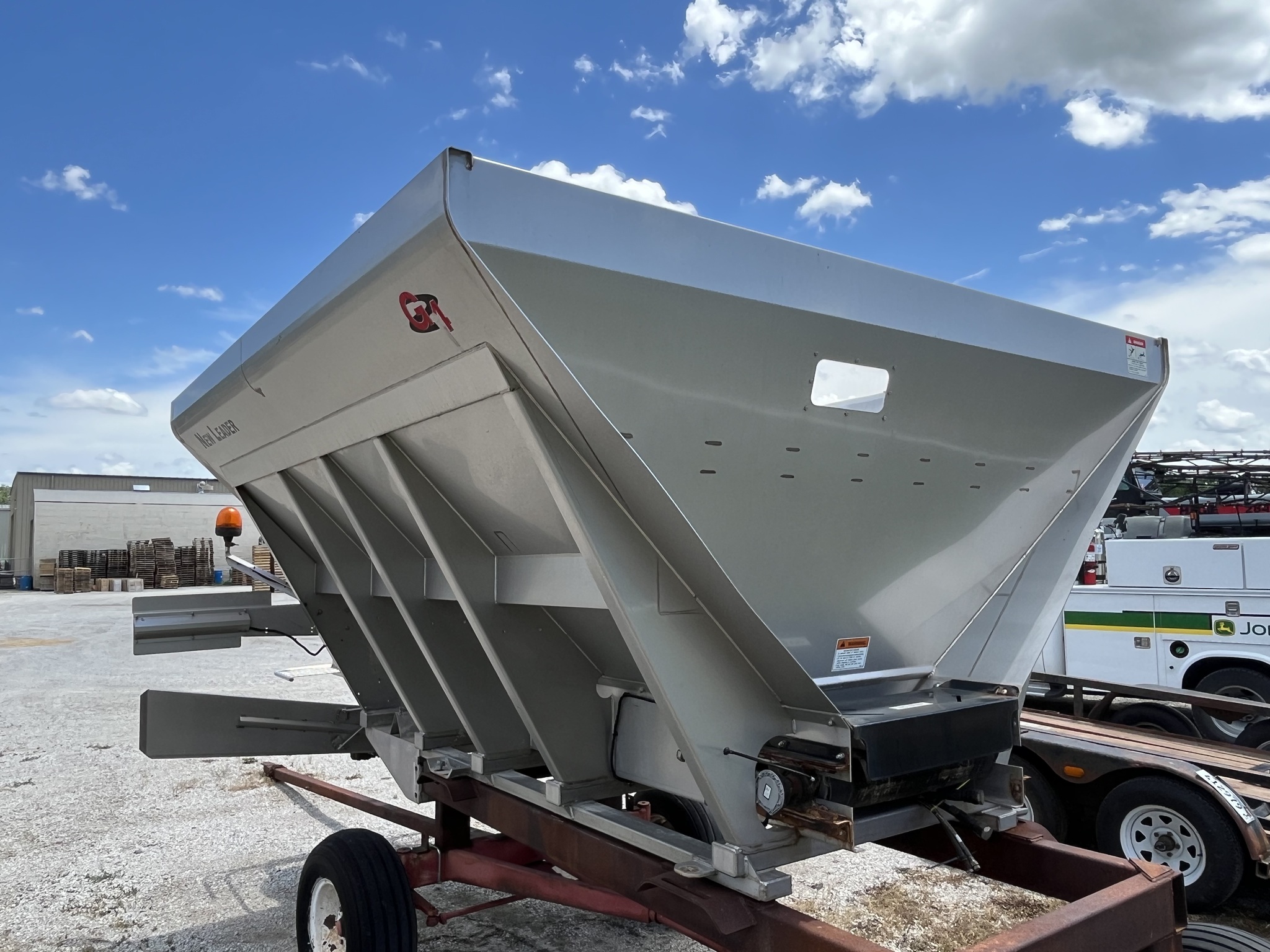  2019 New Leader NL300G4 at Heritage Tractor in Pontiac, IL