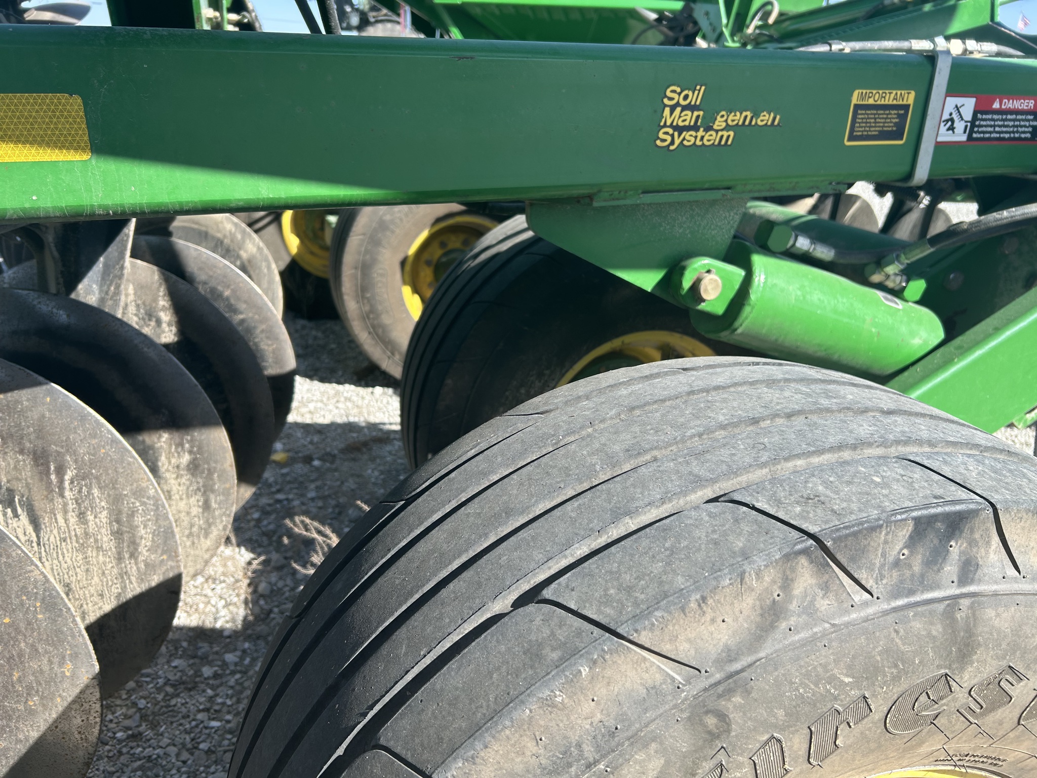  2007 John Deere 637 at Heritage Tractor in Macomb, IL