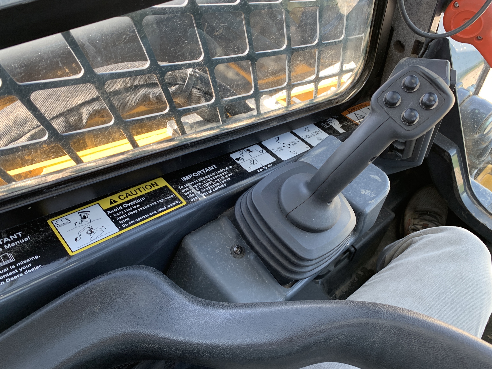 2020 John Deere 325G Image 21