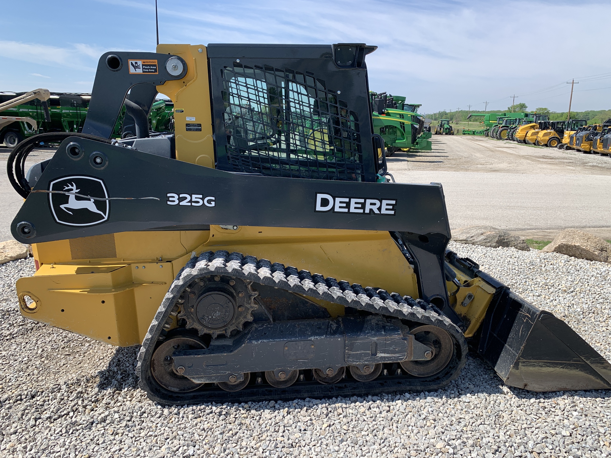 2020 John Deere 325G Image 7