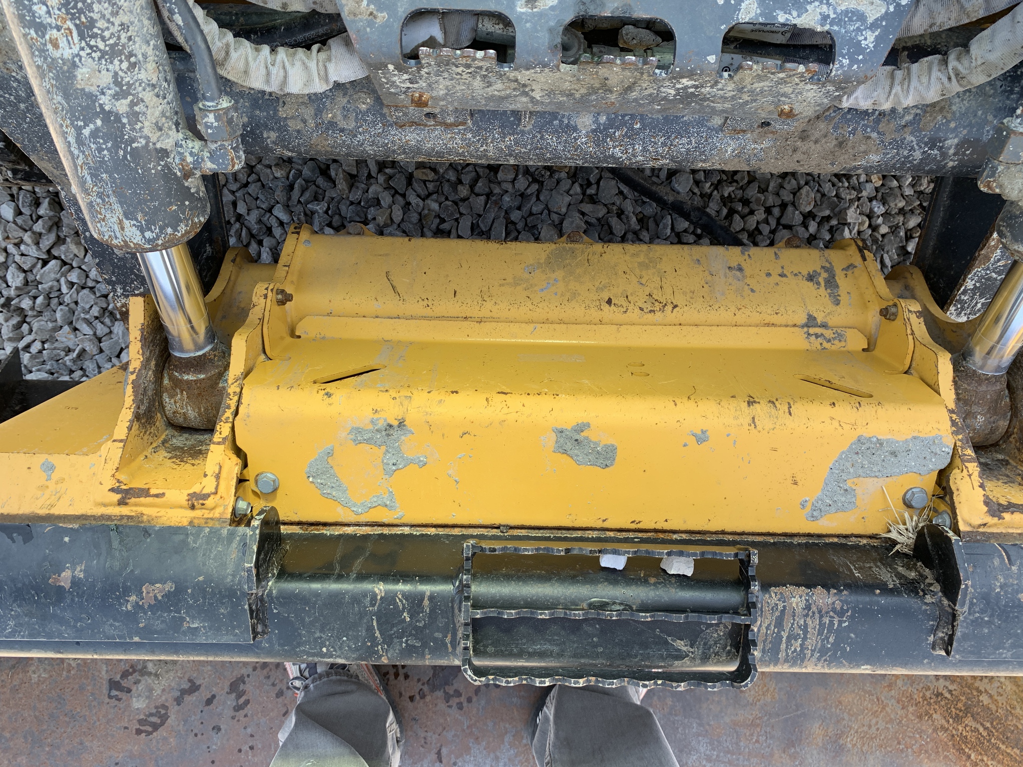 2020 John Deere 325G Image 24