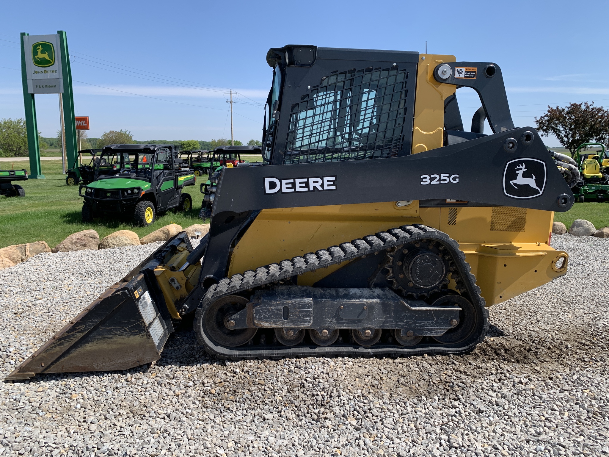 2020 John Deere 325G Image 3