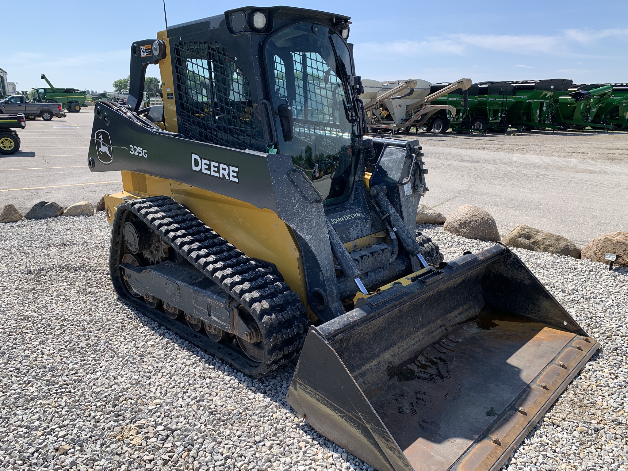 2020 John Deere 325G Image 2