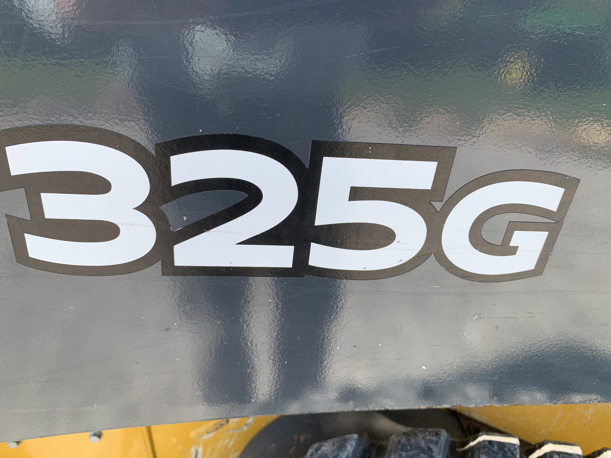 2020 John Deere 325G Image 9