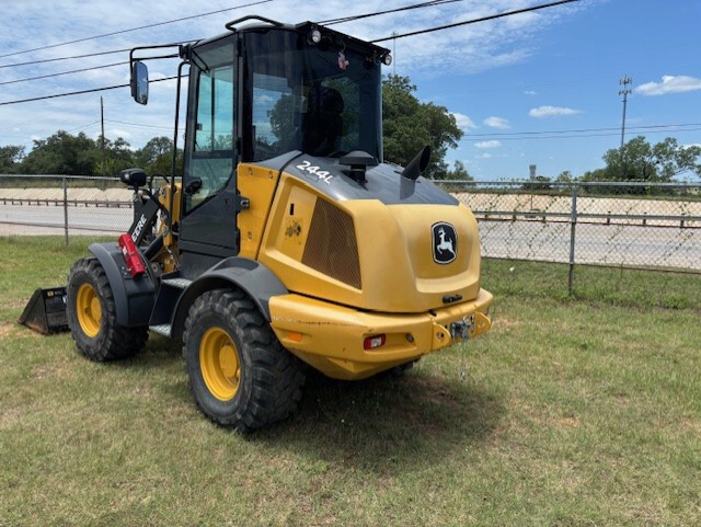 2022 John Deere 244L Image 5