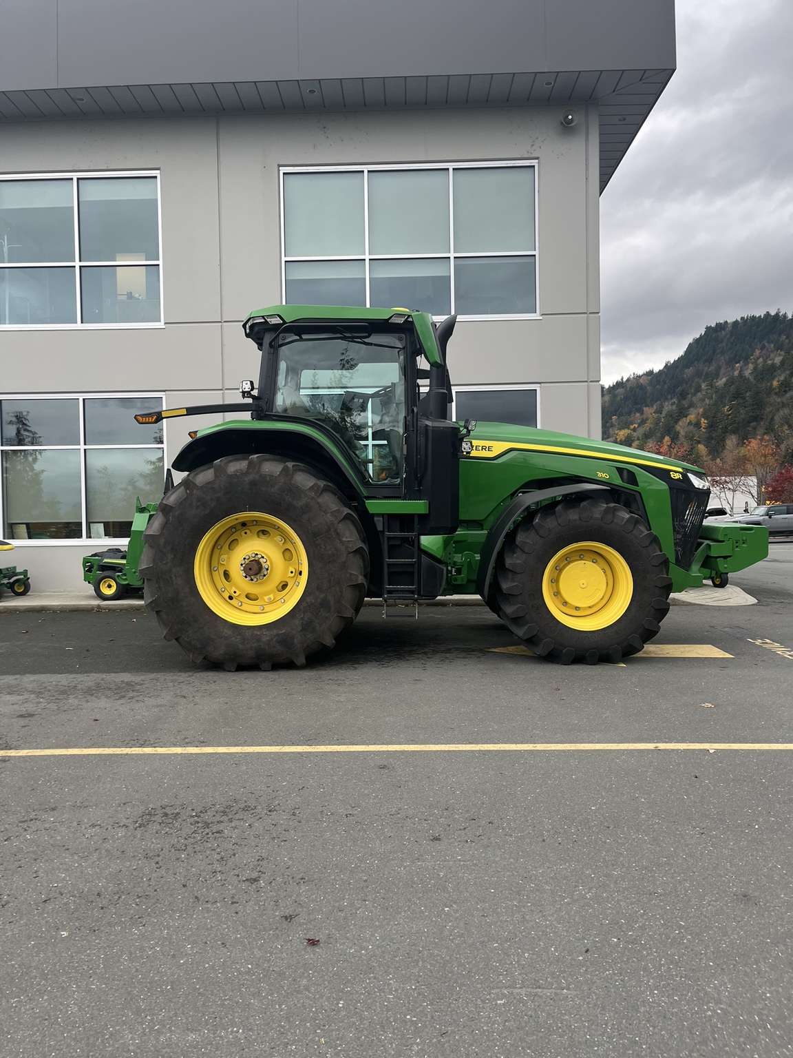 2024 John Deere 8R 310 Image 1