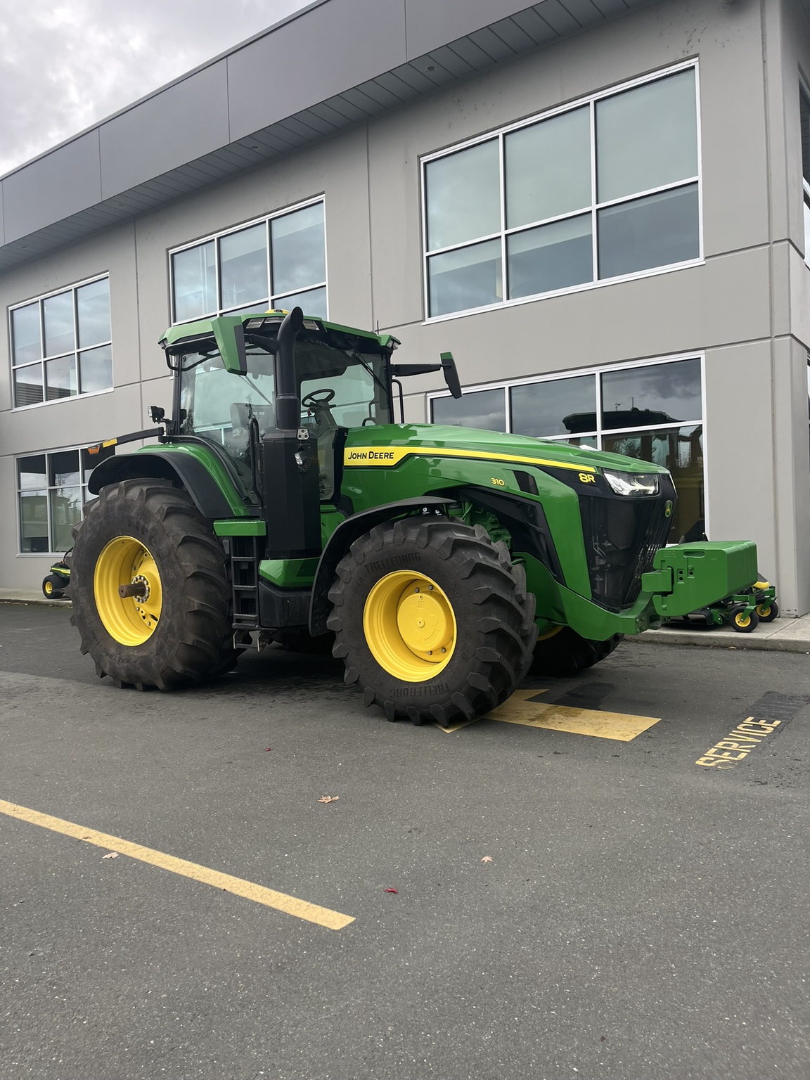 2024 John Deere 8R 310 Image 2