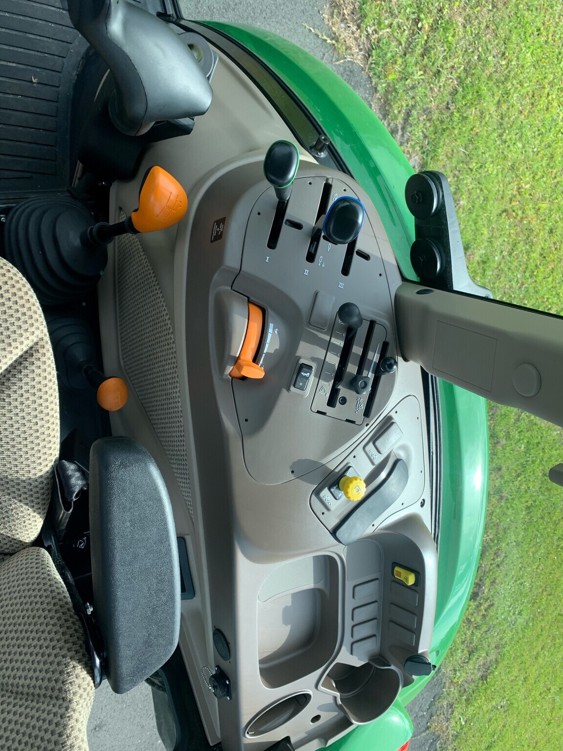 2025 John Deere 5090E Image 4