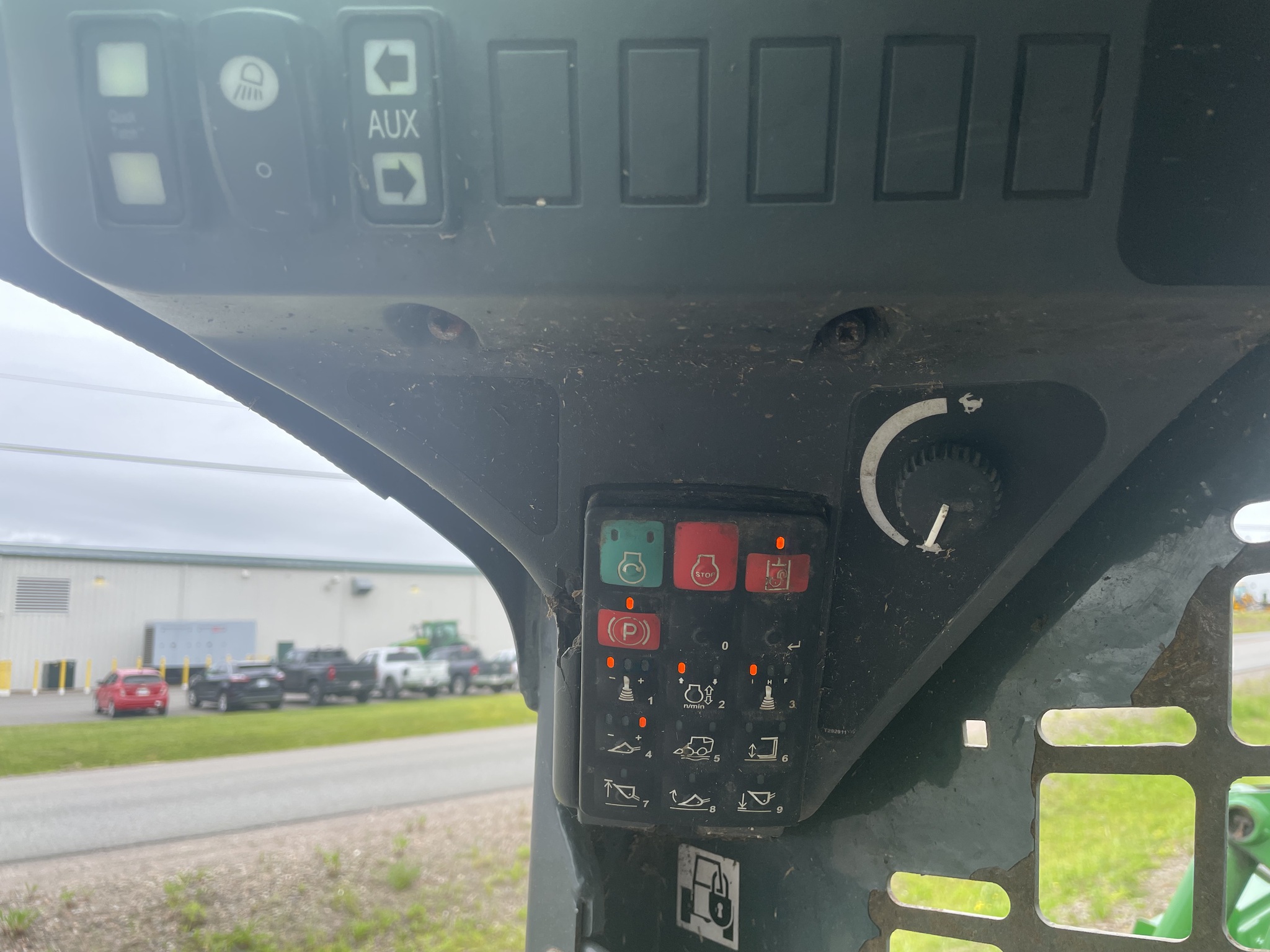 2018 John Deere 318G Image 10