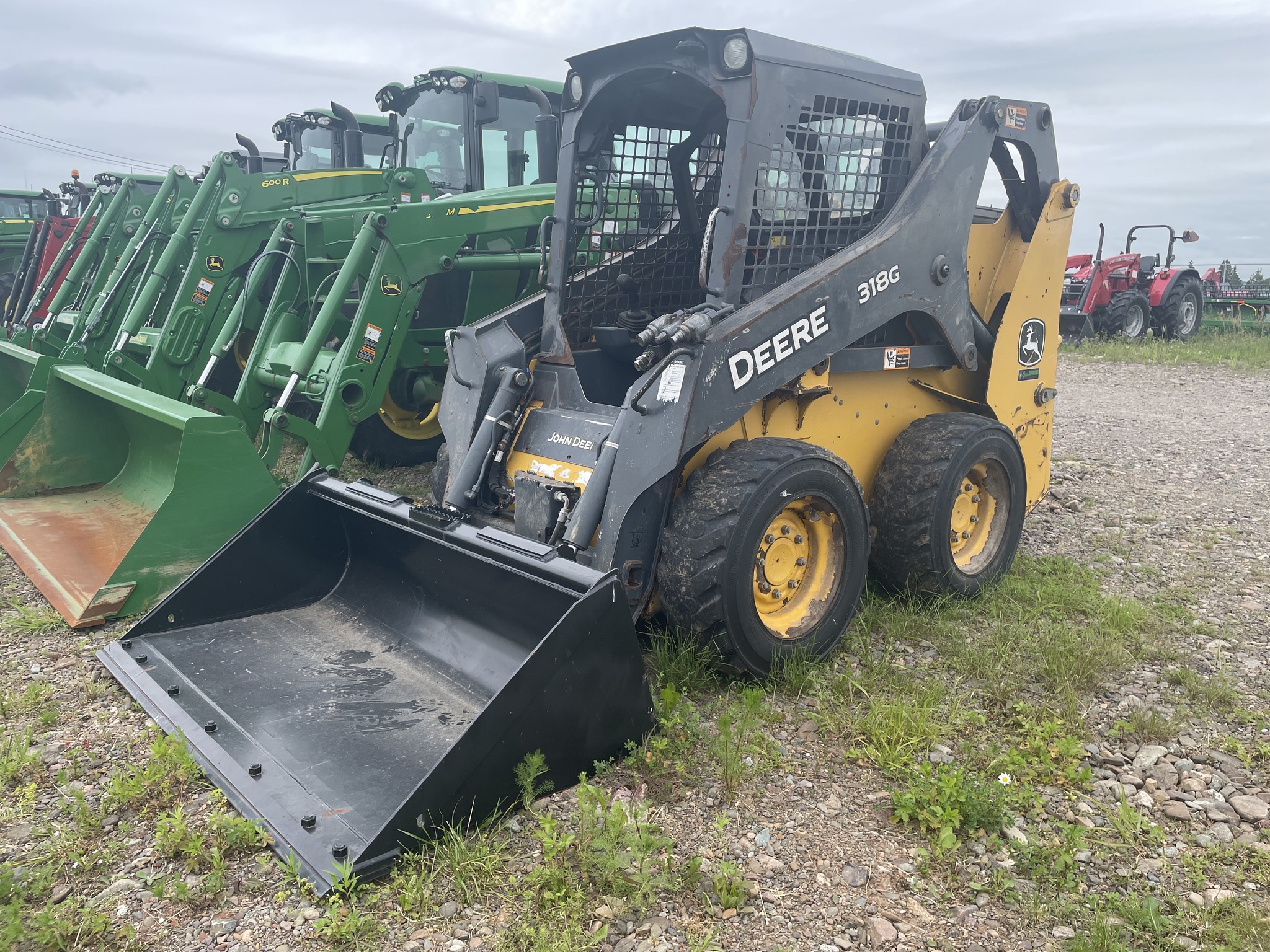 2018 John Deere 318G Image 1