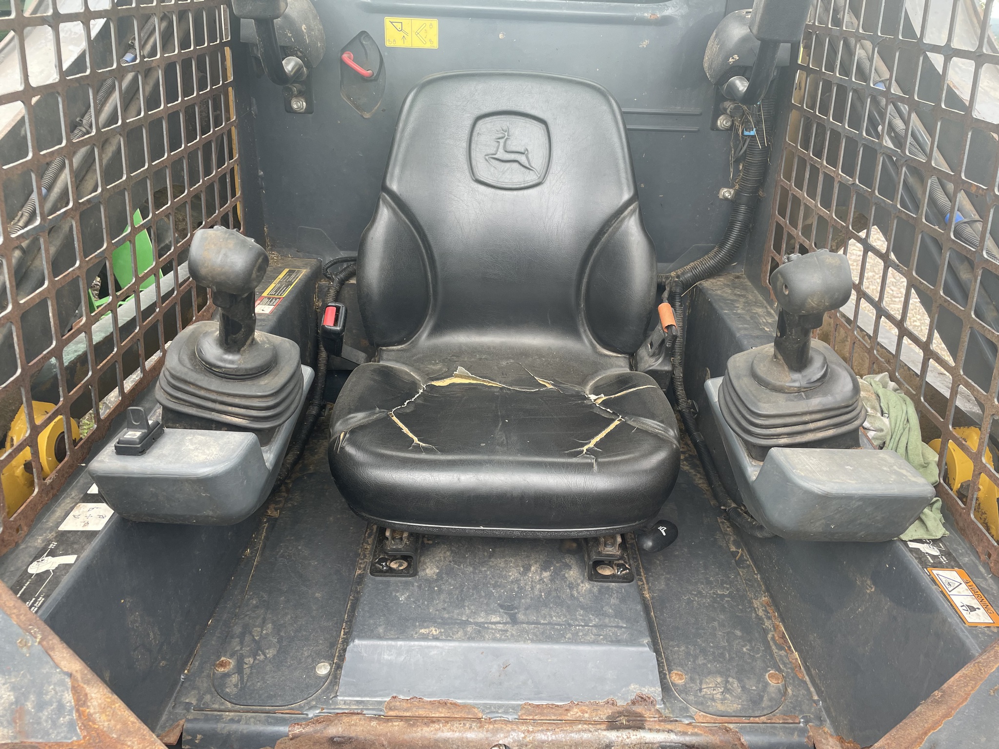2018 John Deere 318G Image 5