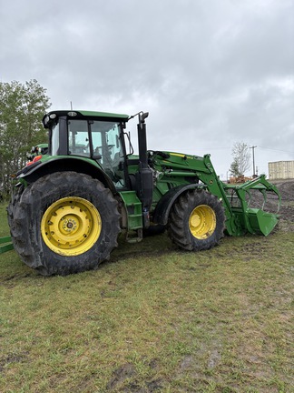  John Deere 6195M