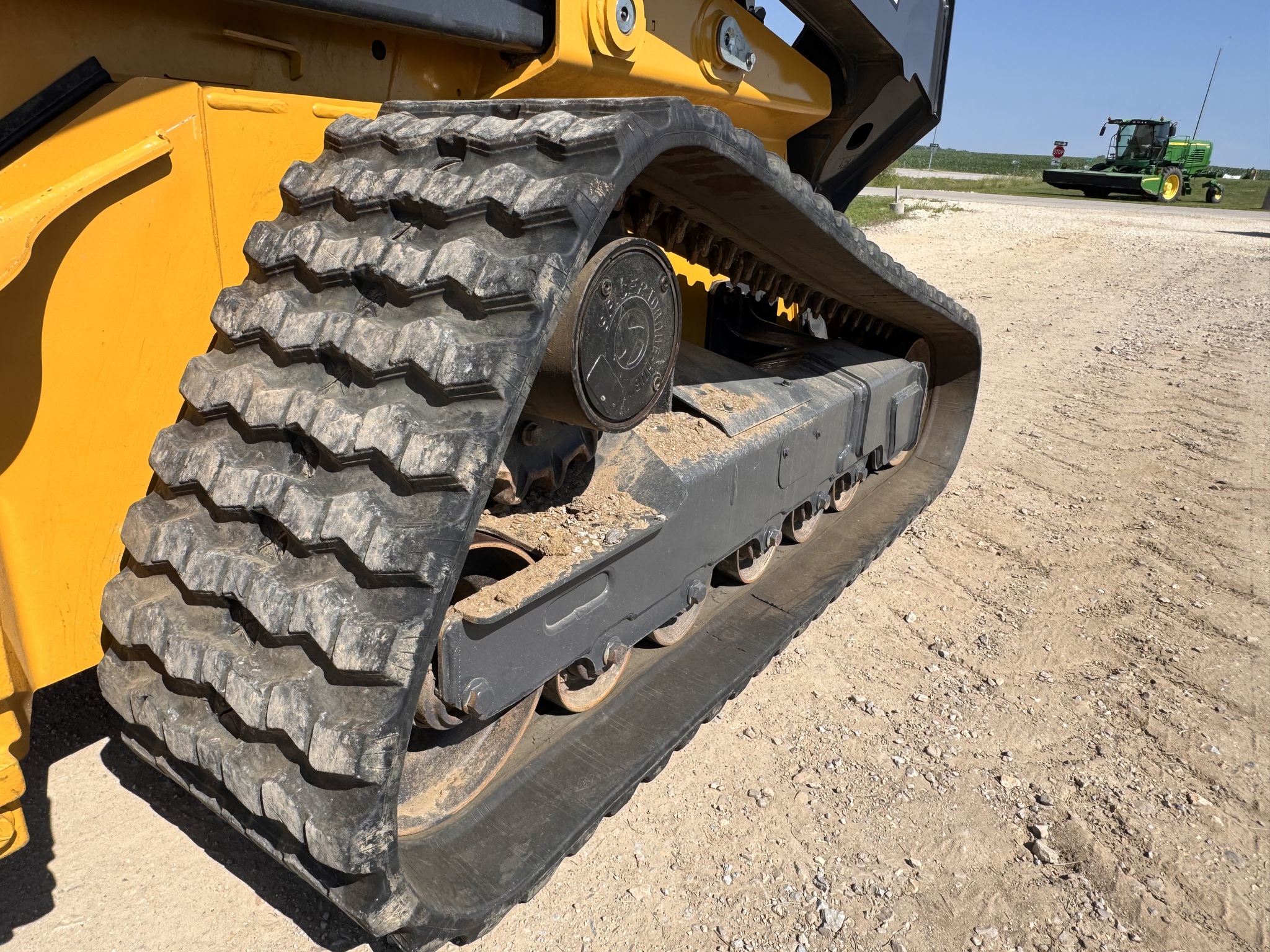 2023 John Deere 333G Image 9