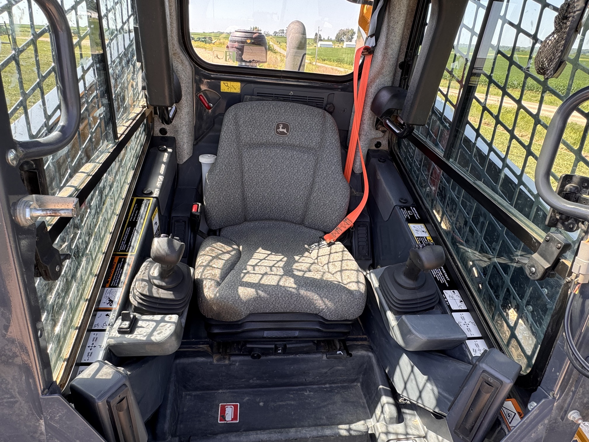 2023 John Deere 333G Image 13