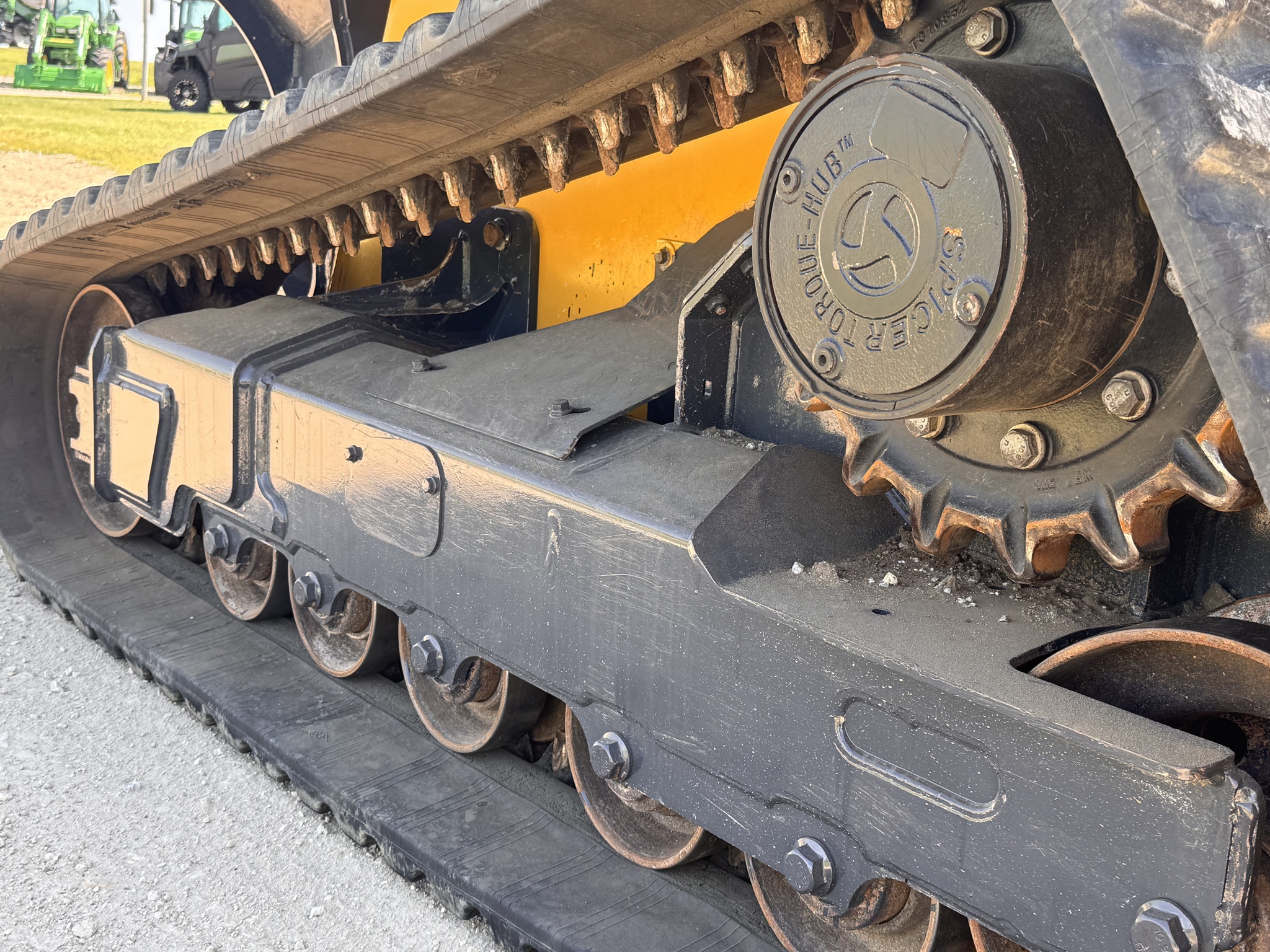 2023 John Deere 333G Image 11