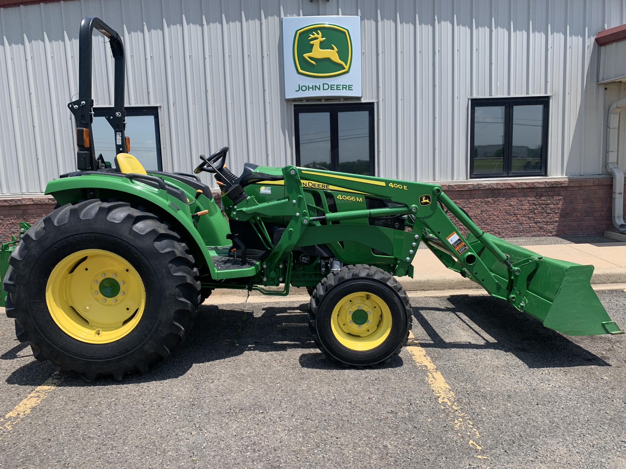 2022 John Deere 4066M Image 2