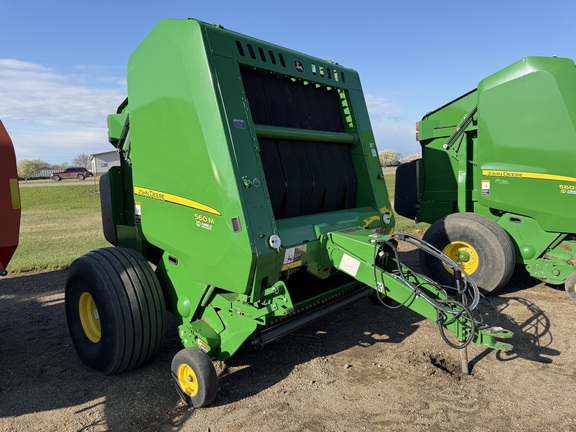  John Deere 560M