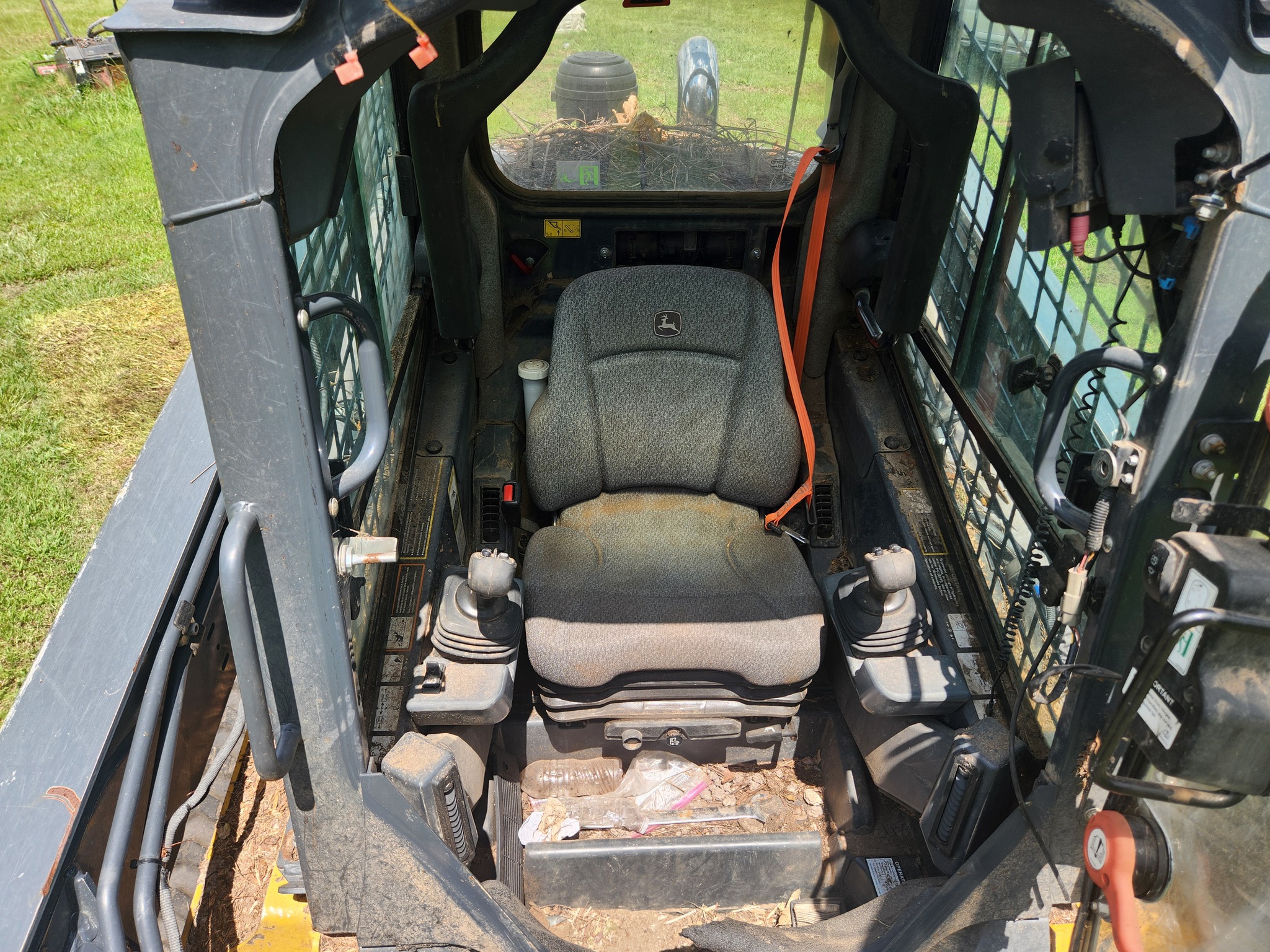 2022 John Deere 333G Image 10