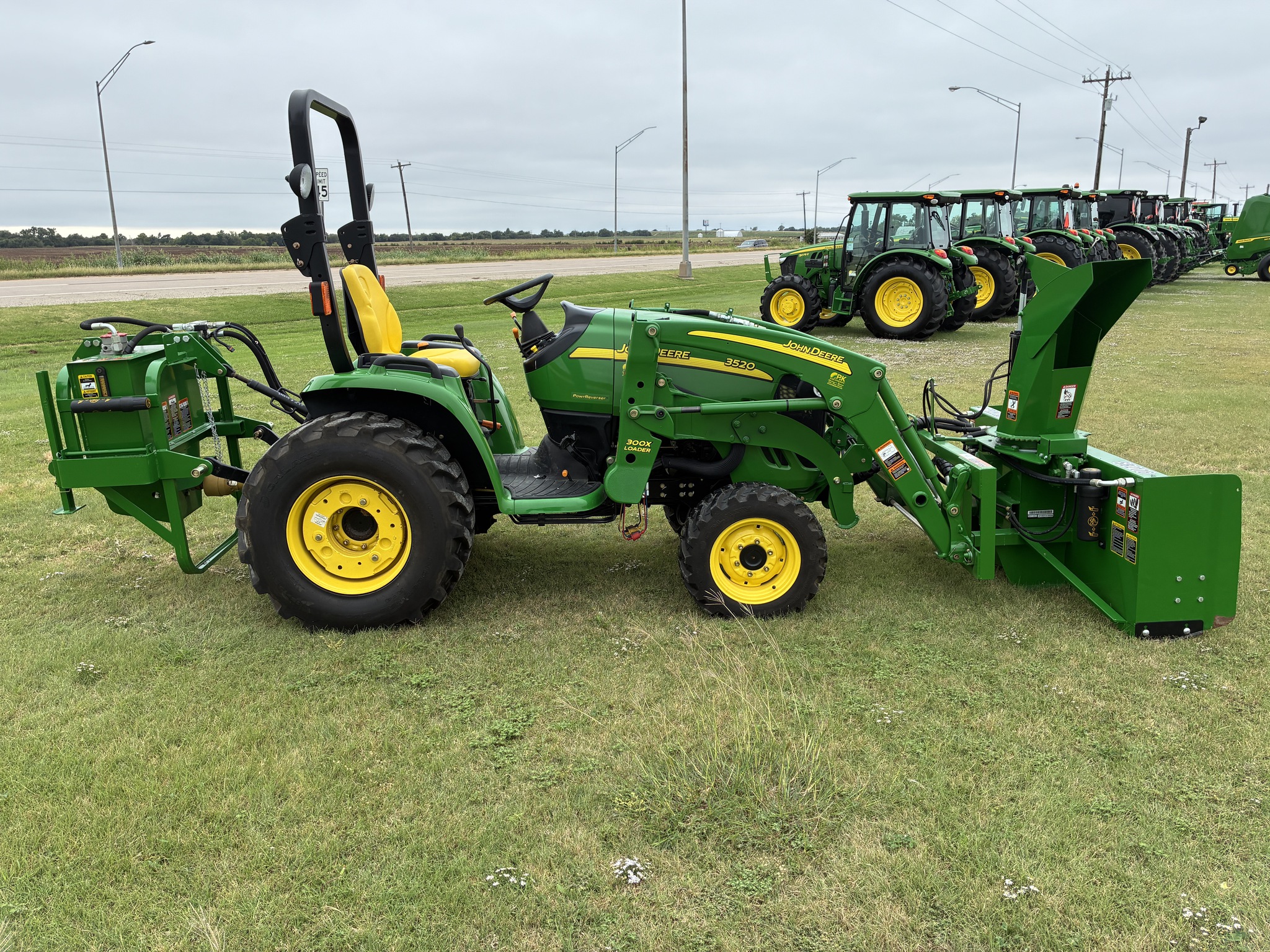 2009 John Deere 3520 Image 6