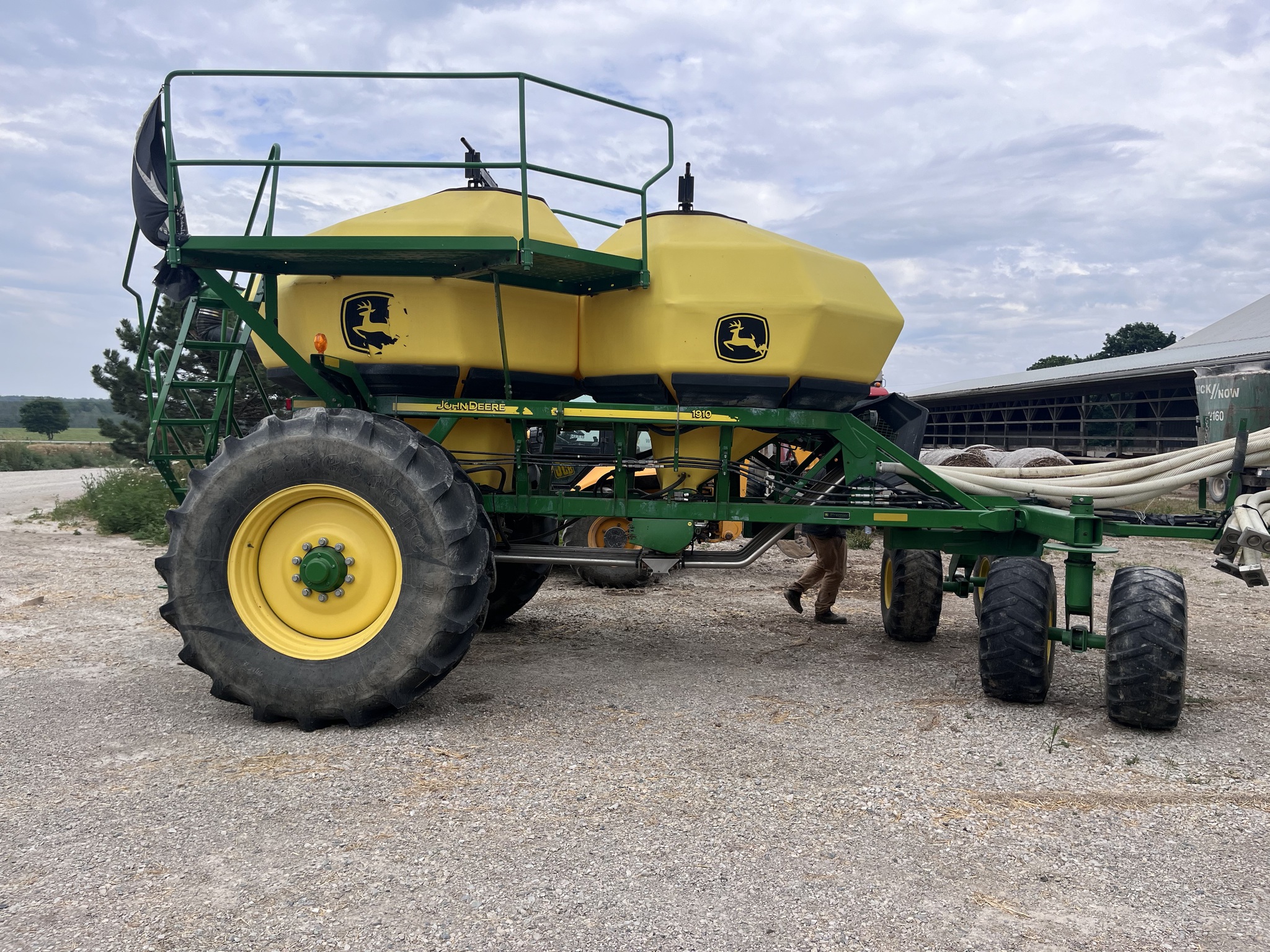 2015 John Deere 1910 Image 2